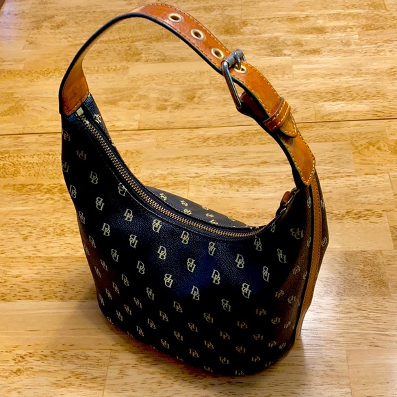 Dooney & Bourke Handbags - Beautiful Dooney and Bourke bag